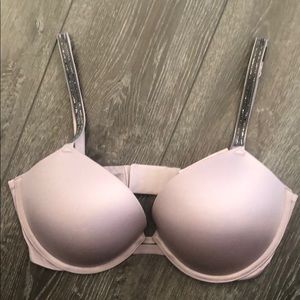 🆕 Victoria’s Secret Very Sexy push up bra 34DD
